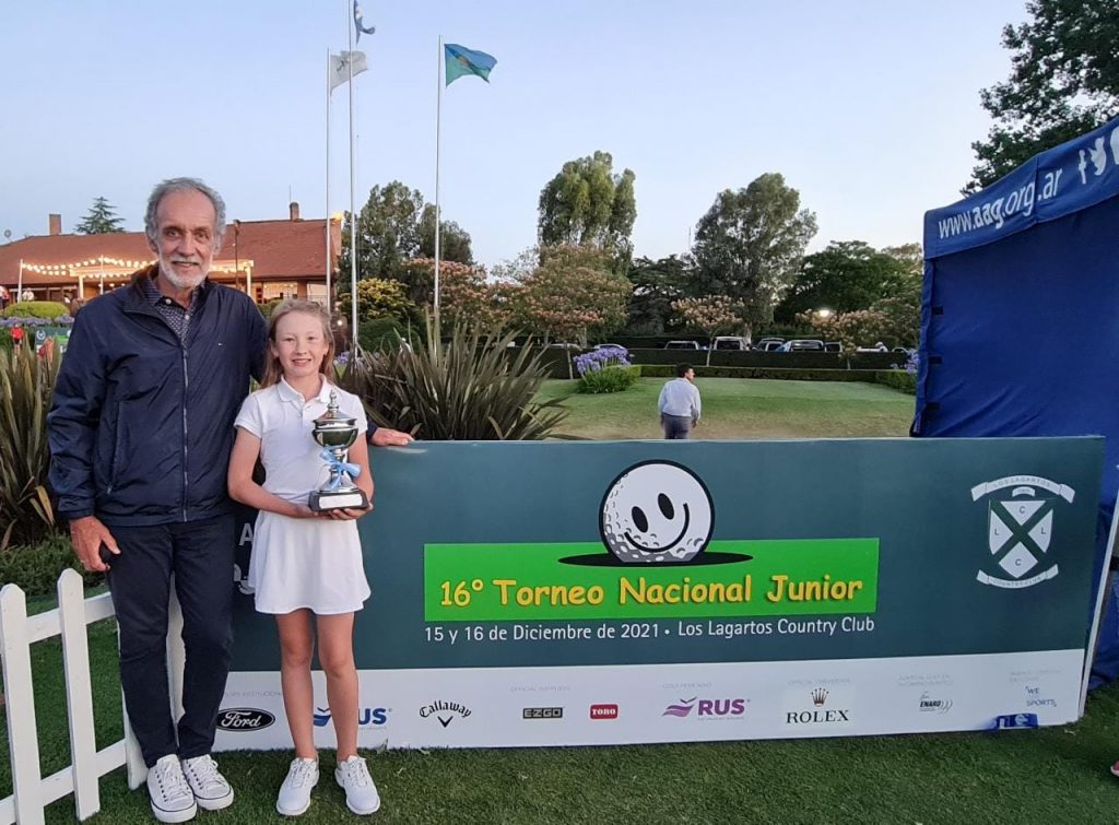 Nicole Uminski, de 10 anos, é vice-campeã de torneio júnior da Argentina