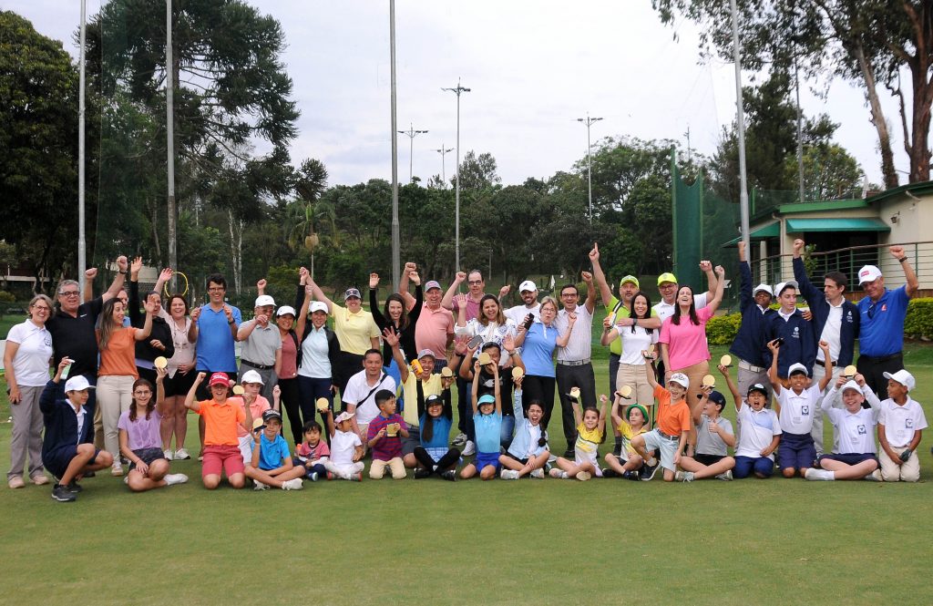 Mais de 70 crianças aproveitaram o feriado no Honda Golf Center (FPGolfe)
